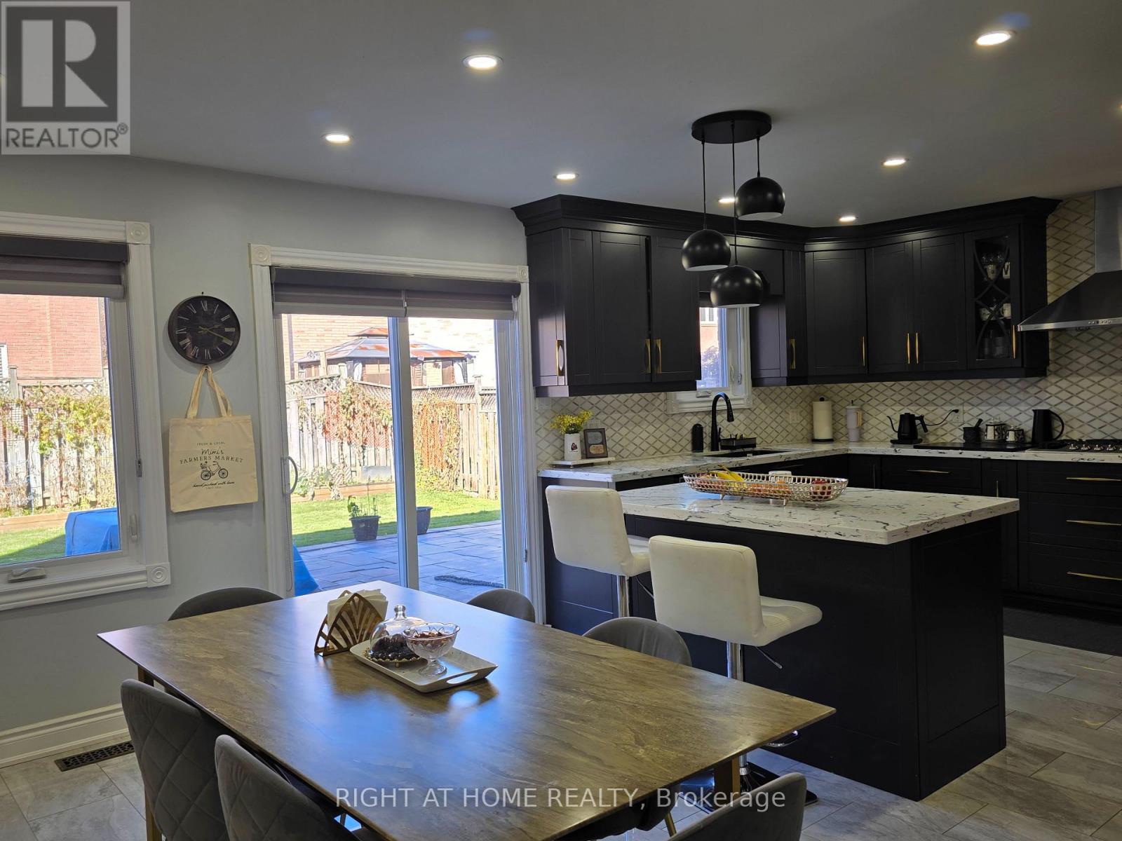 16 Griffiths Drive, Ajax, ON photo 7