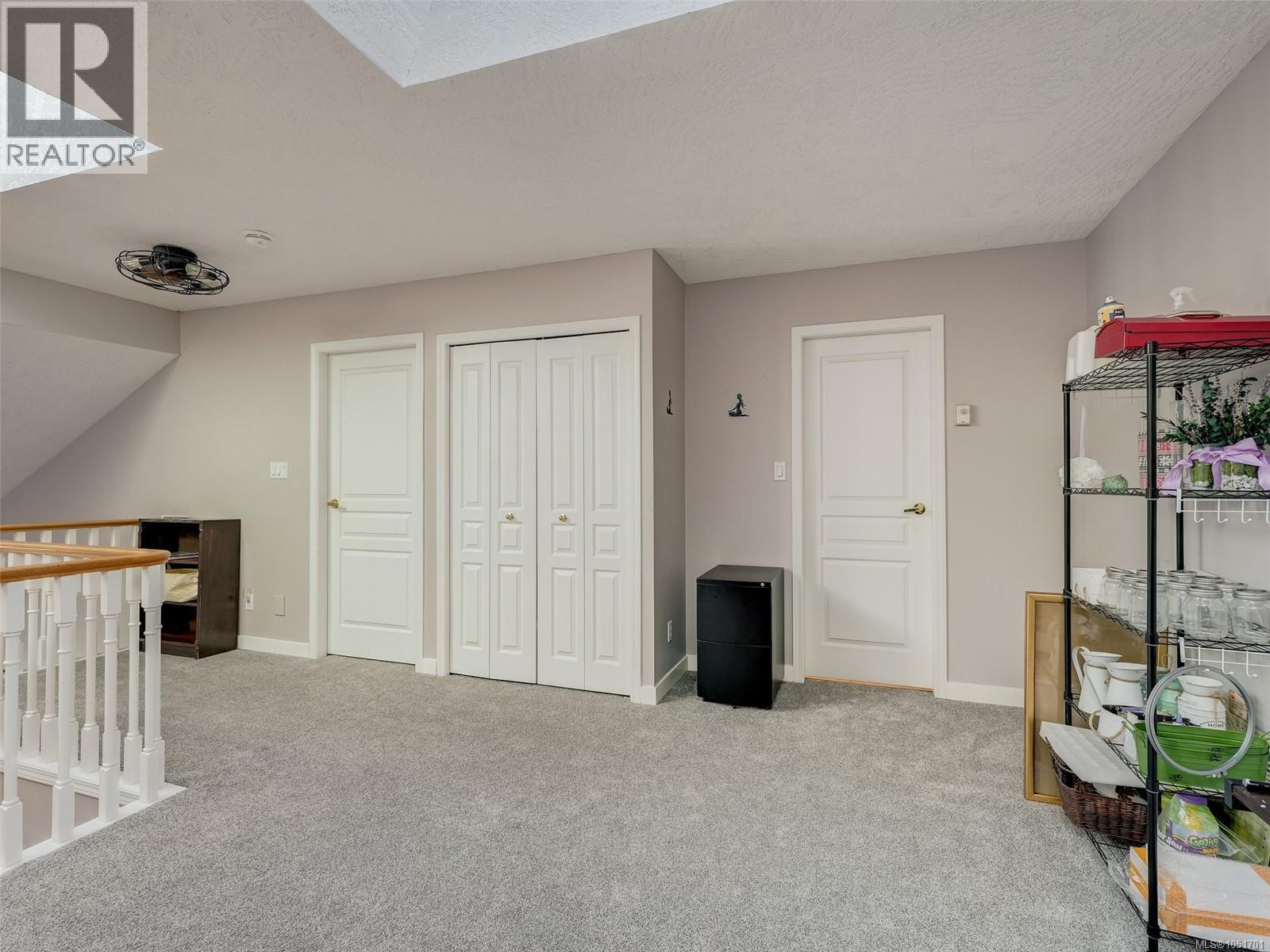 16 1063 Valewood Trail, Saanich