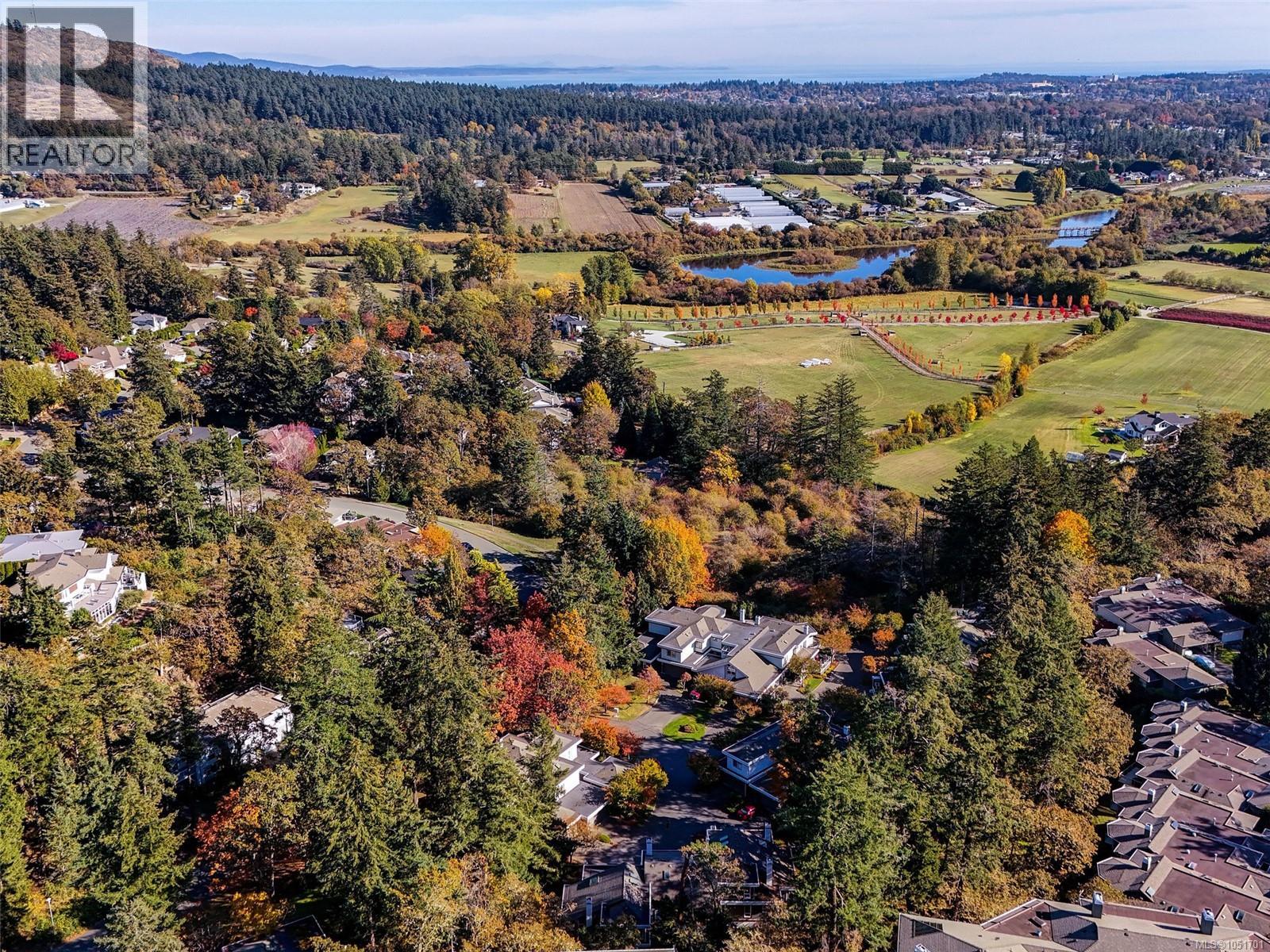 16 1063 Valewood Trail, Saanich