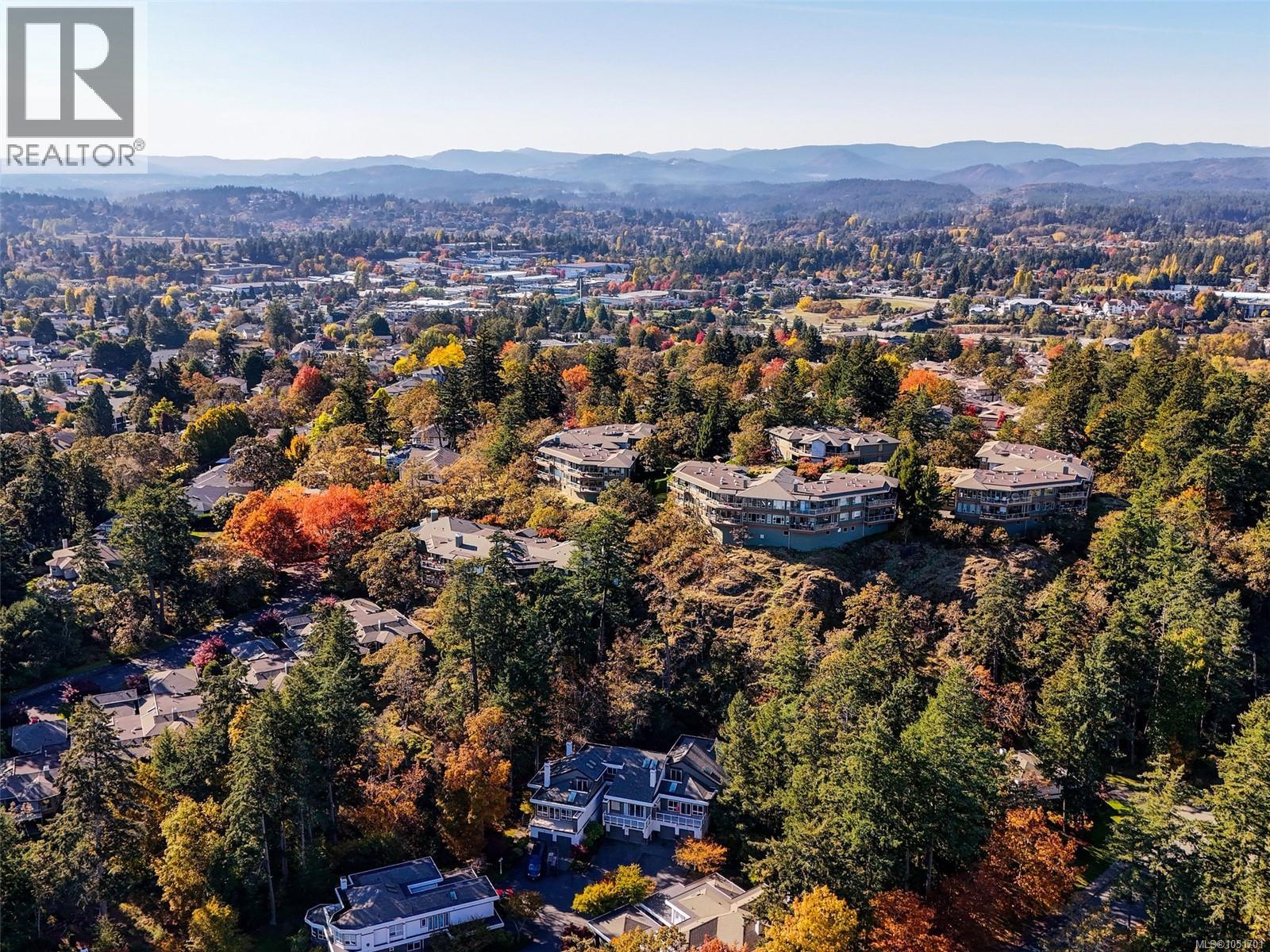 16 1063 Valewood Trail, Saanich