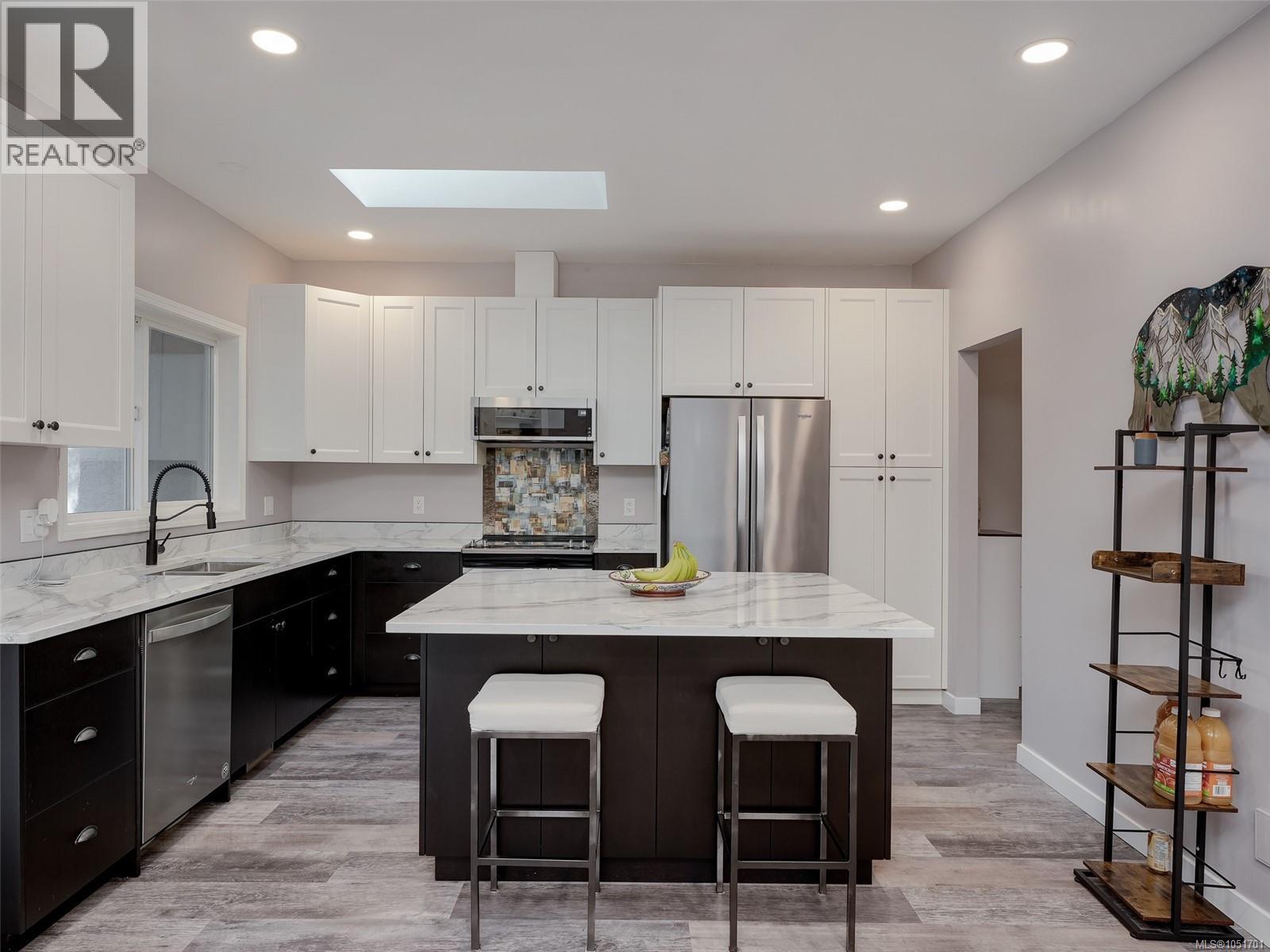 16 1063 Valewood Trail, Saanich