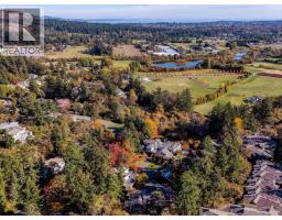 16 1063 Valewood Trail, Saanich, BC V8X5G5 Photo 28