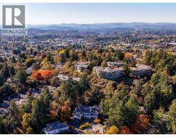 16 1063 Valewood Trail, Saanich, BC V8X5G5 Photo 33