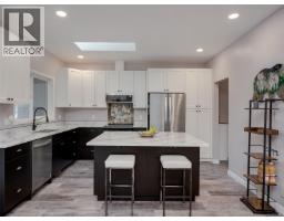 Bathroom - 16 1063 Valewood Trail, Saanich, BC V8X5G5 Photo 6