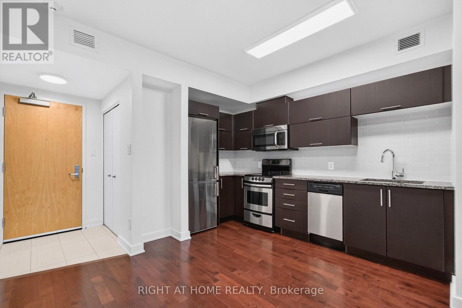 Condos for Sale in Ottawa – 1902 – 40 NEPEAN STREET, Ottawa – By Peter Sagos - Image 16