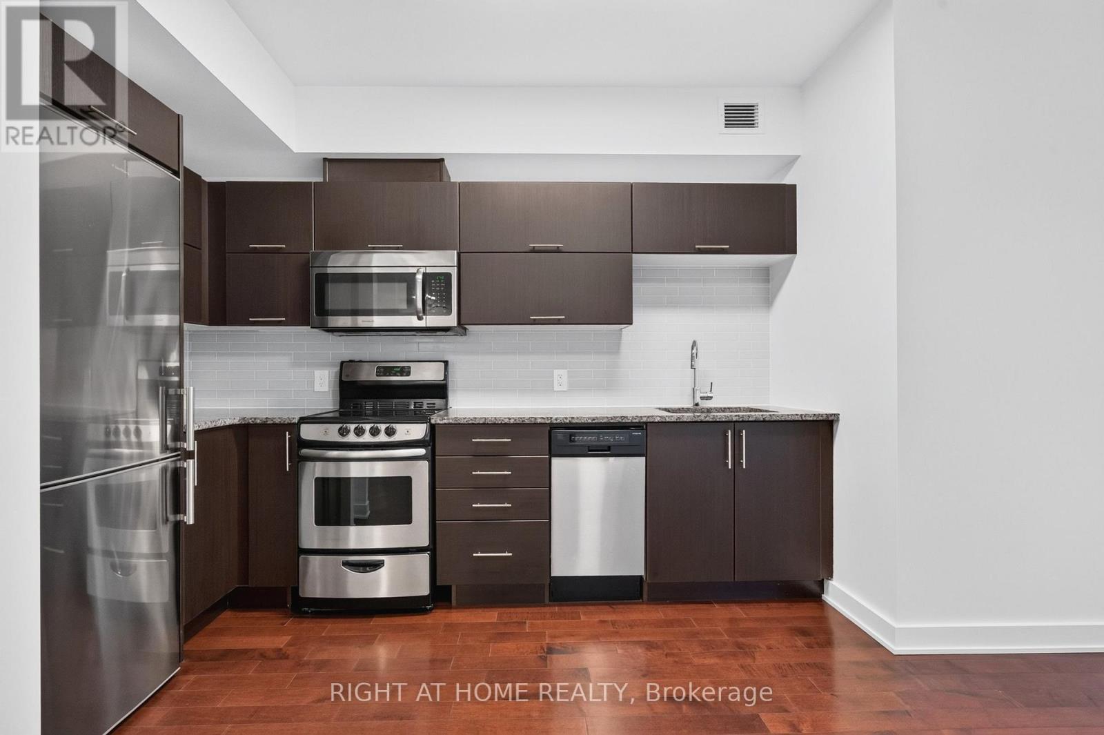 Condos for Sale in Ottawa – 1902 – 40 NEPEAN STREET, Ottawa – By Peter Sagos - Image 17