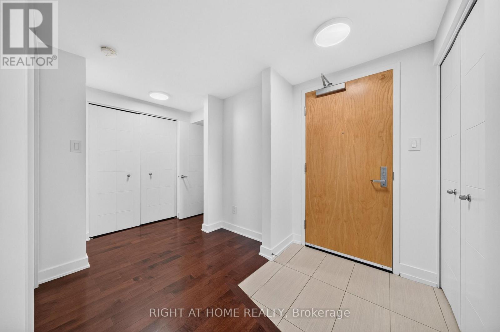 Condos for Sale in Ottawa – 1902 – 40 NEPEAN STREET, Ottawa – By Peter Sagos - Image 20
