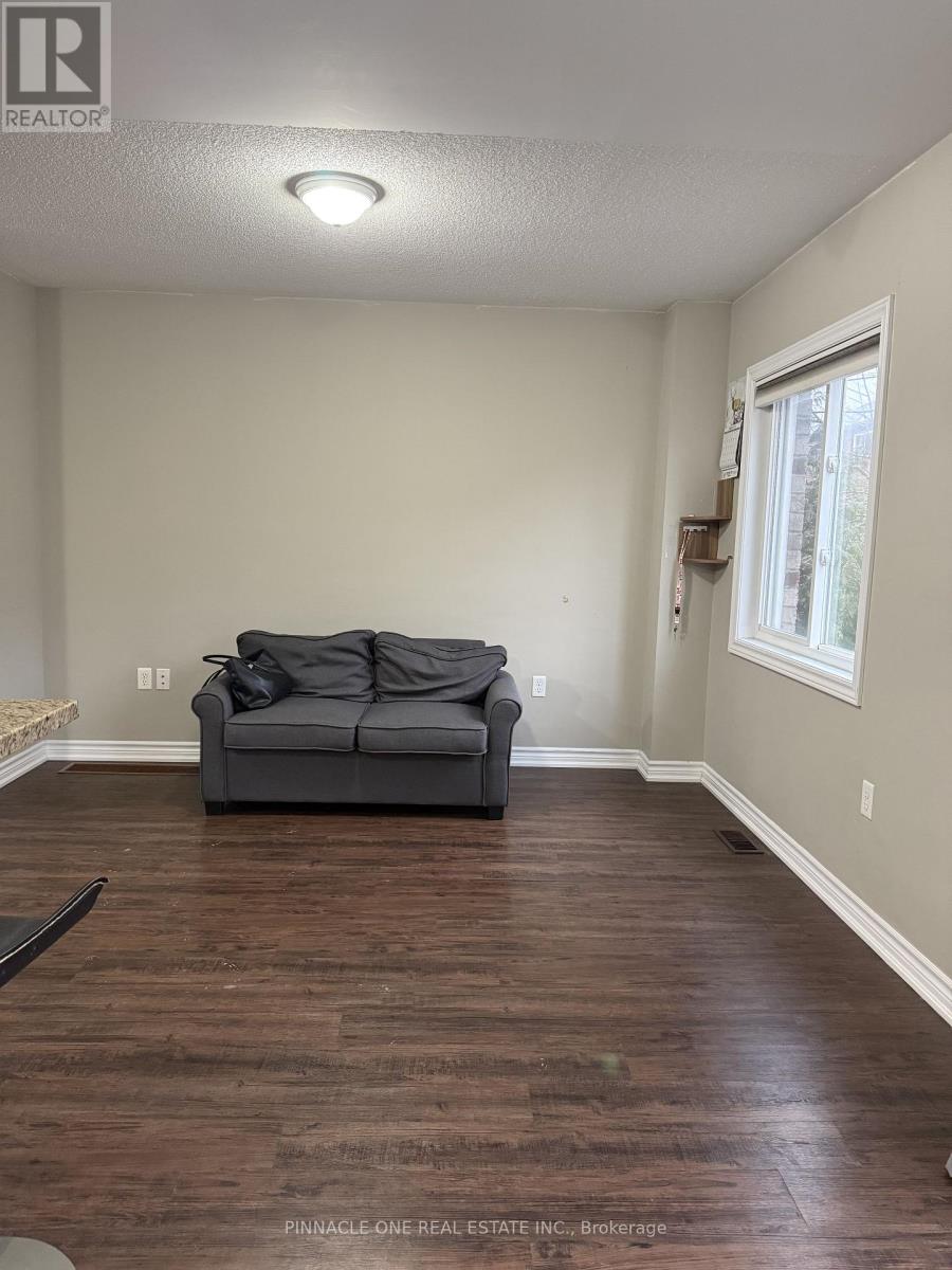 34 MARKHAM TRAIL, Clarington (Bowmanville) — photo 2