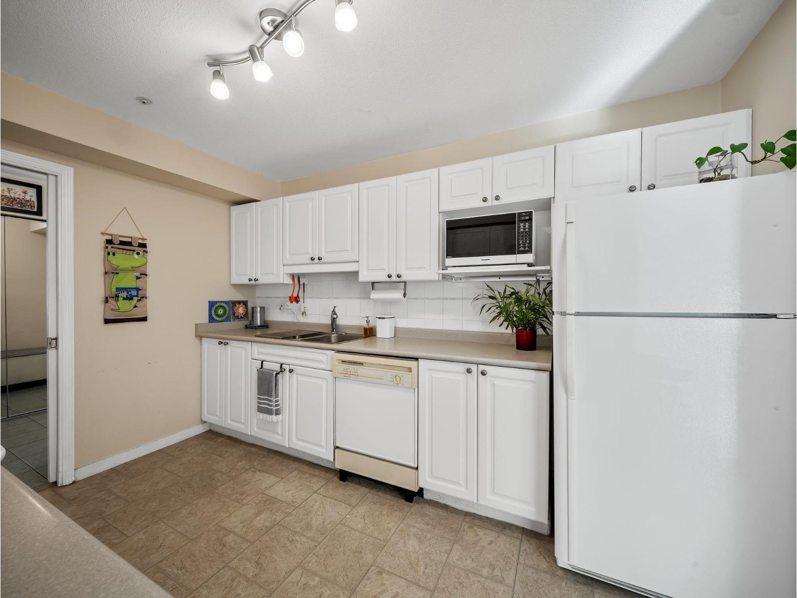 Photo of 220 9688 148 STREET 15