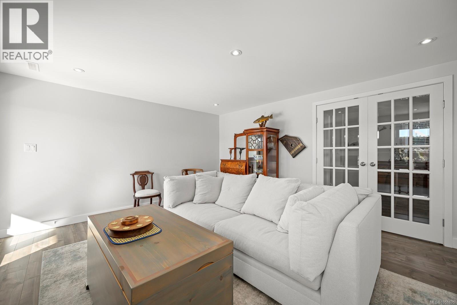 1935 Taylor Ave, Comox - Image 1
