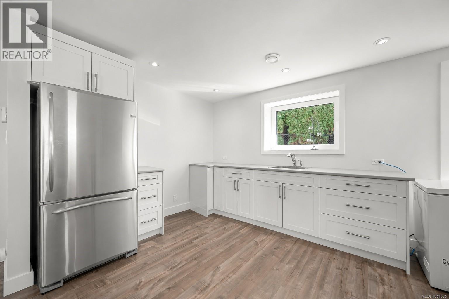 1935 Taylor Ave, Comox - Image 1