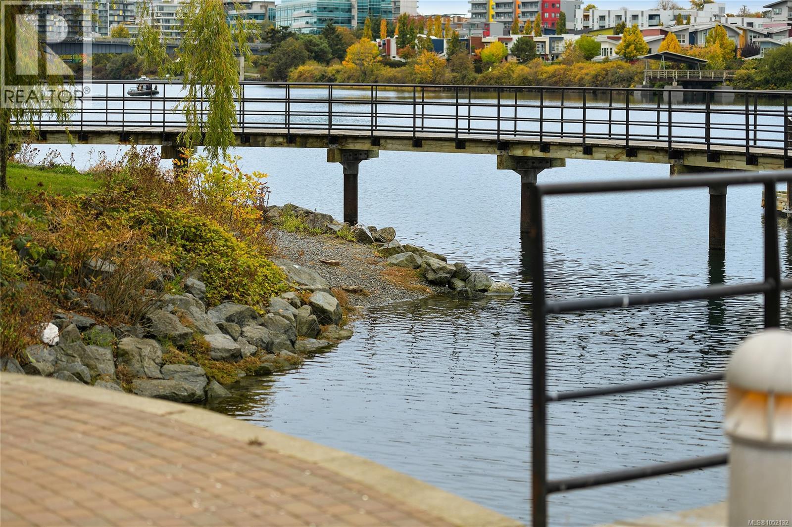 #409 380 Waterfront Cres - 25