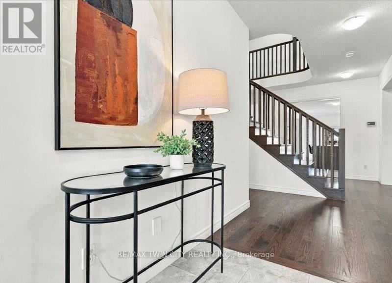 905 BROADACRE PLACE — photo 2