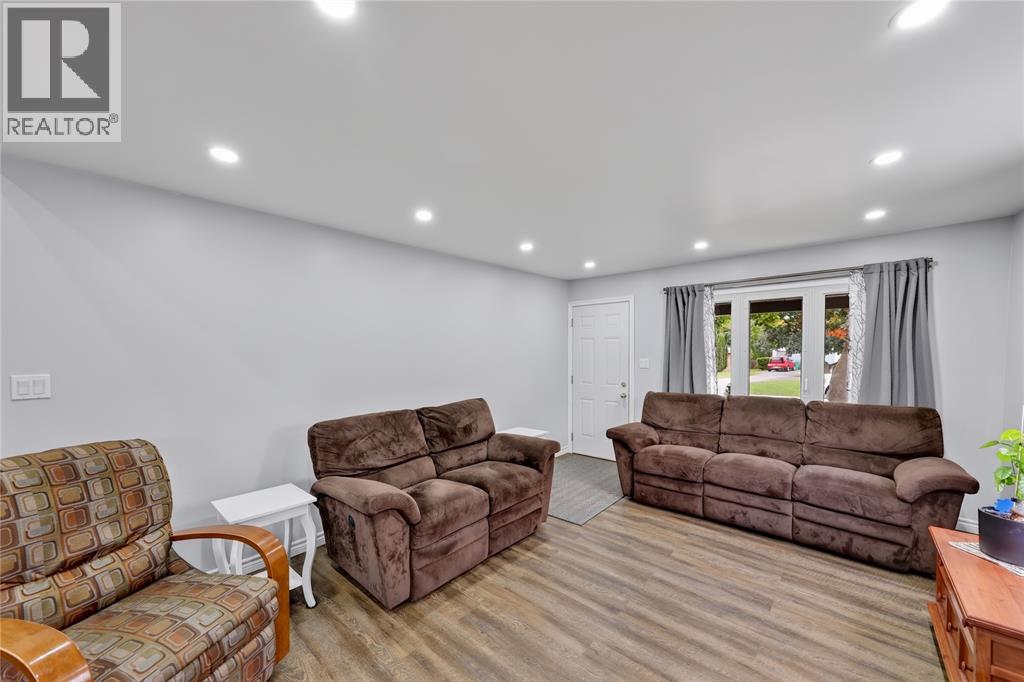 4076 FLORENCE AVENUE, Petrolia — photo 6