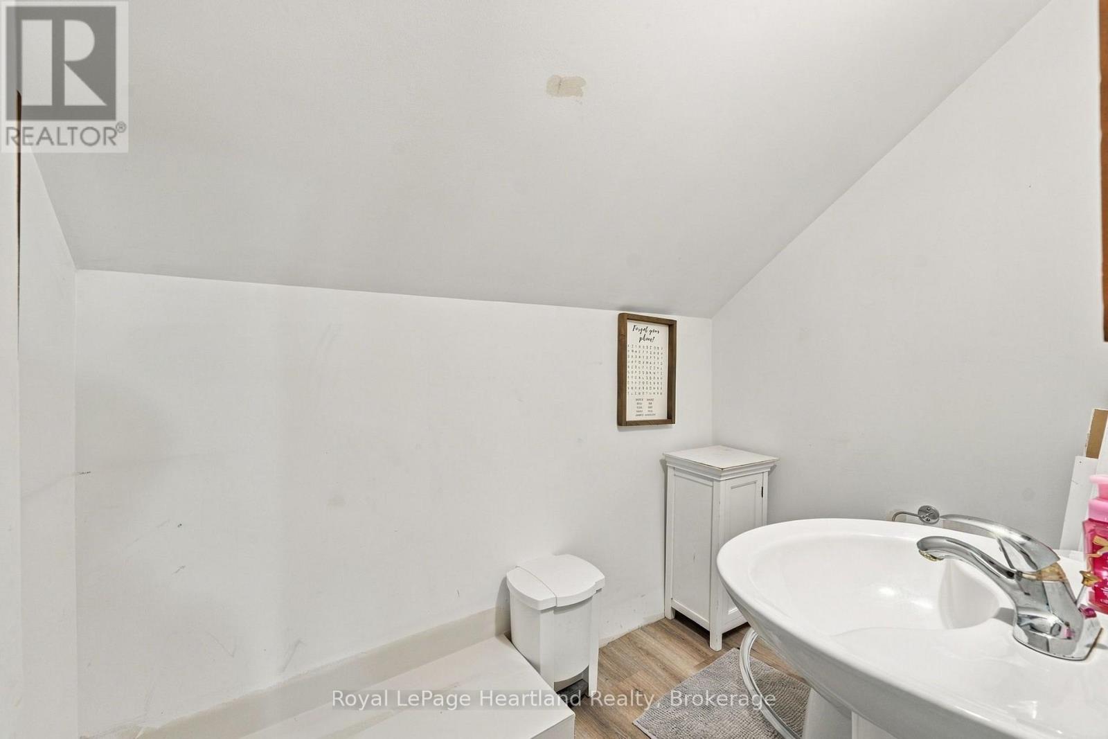 37579 KIPPEN ROAD - 32