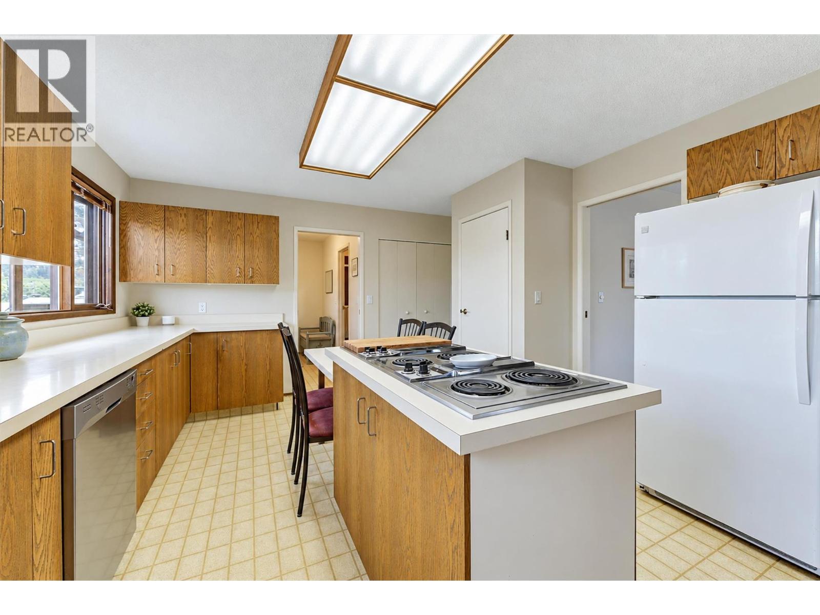392 Valley Road N - 16