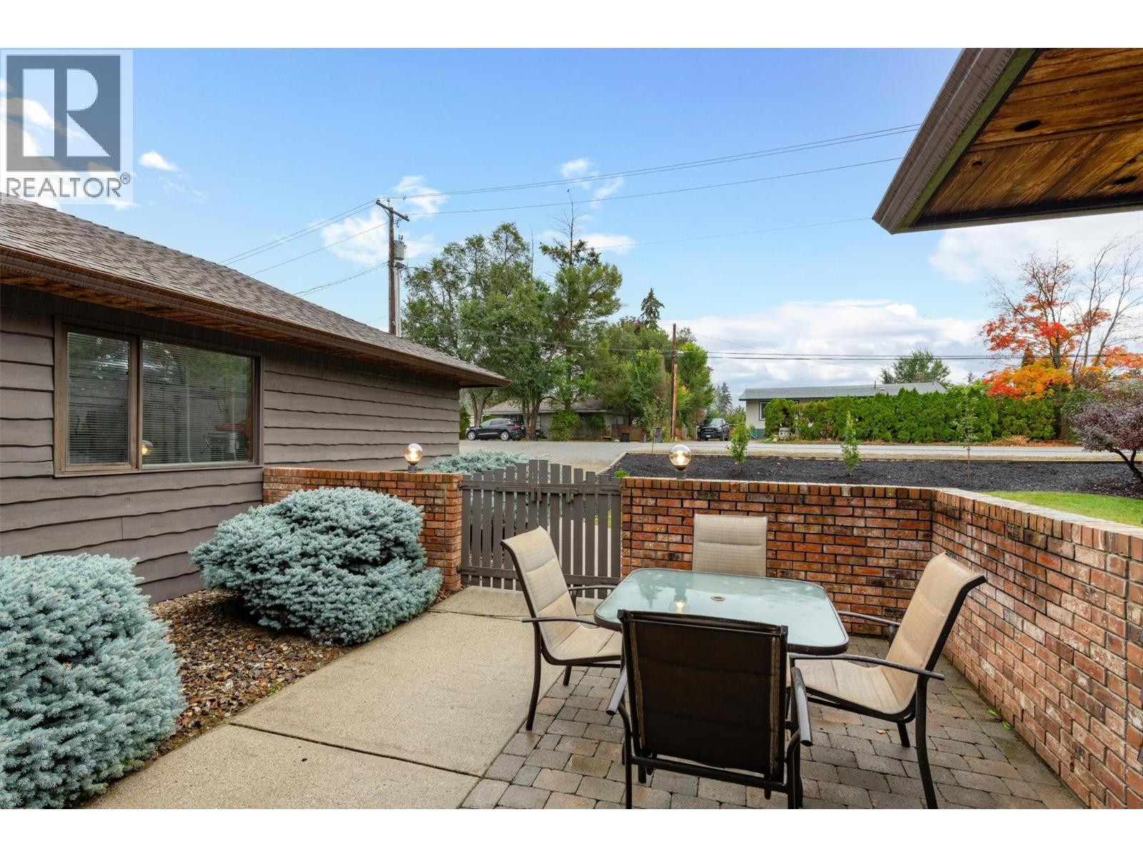 392 Valley Road N - 6