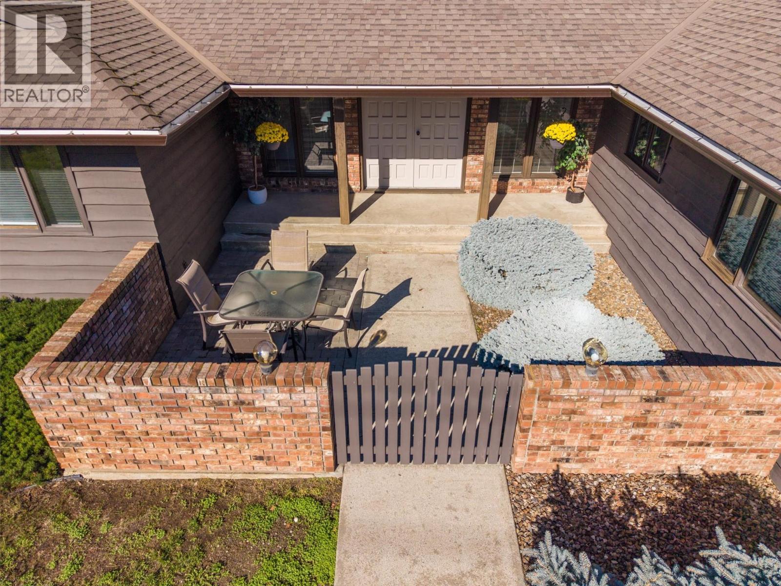 392 Valley Road N - 5