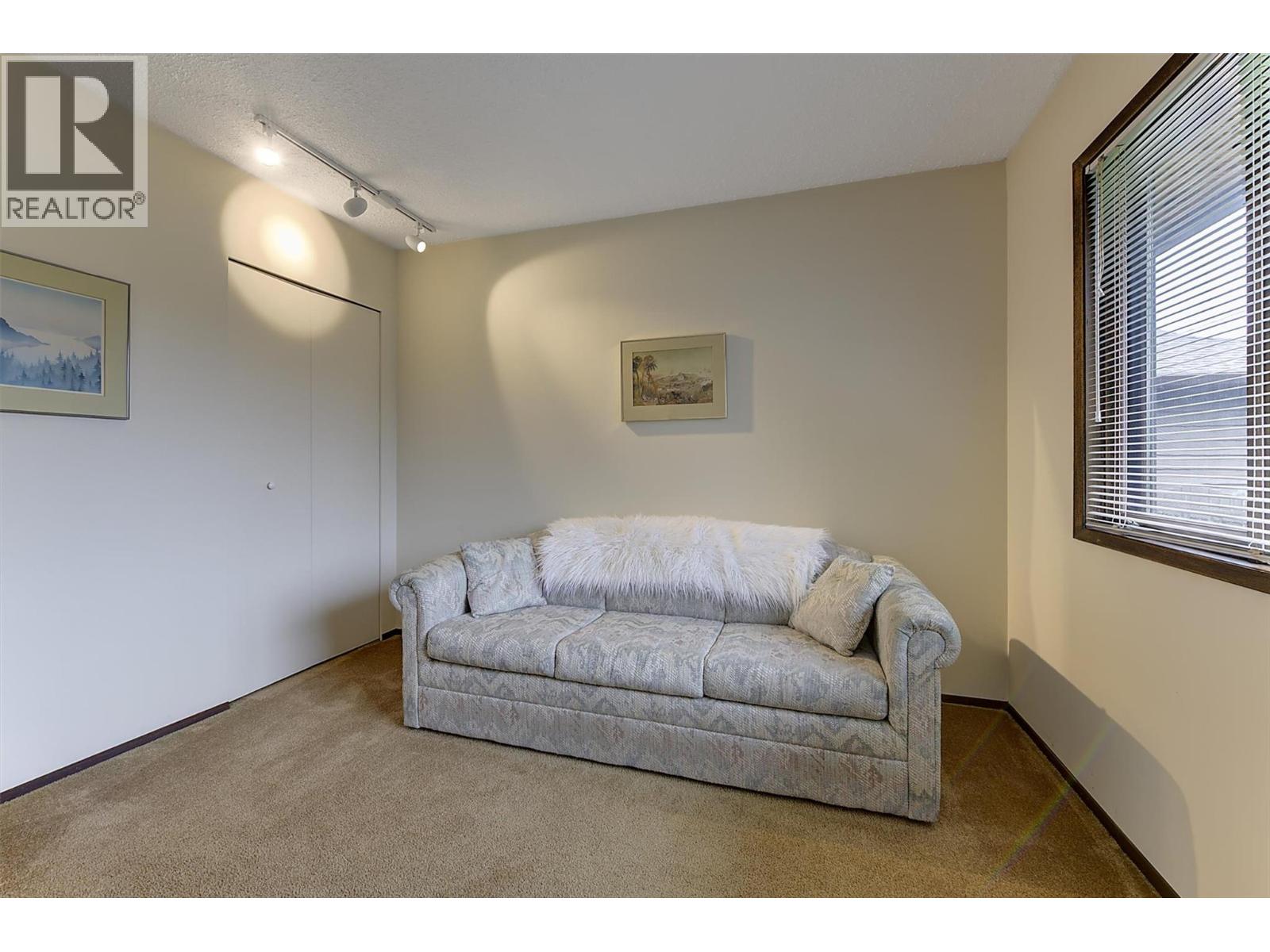 392 Valley Road N - 37