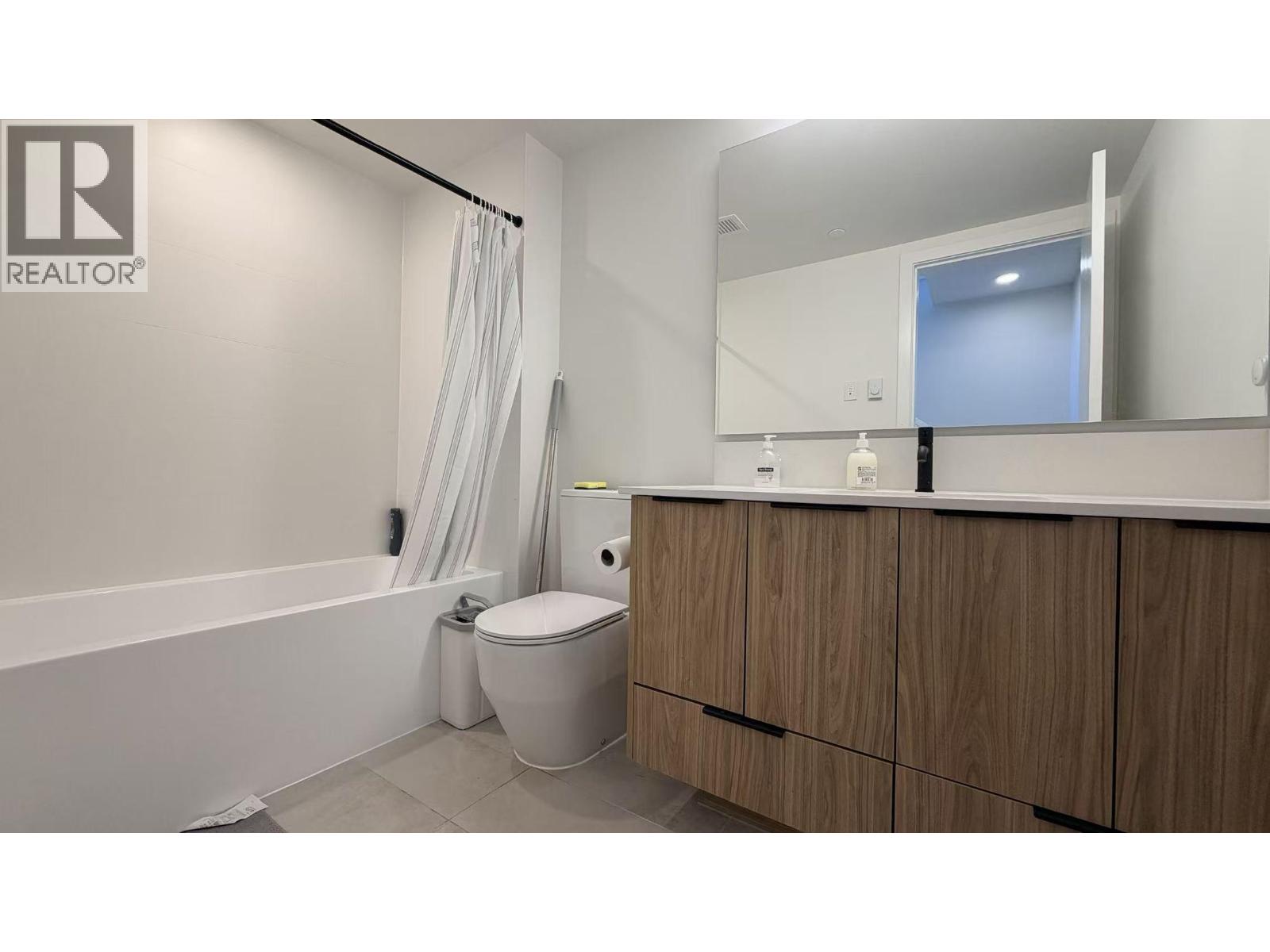 2xx 715 DUCKLOW STREET, Coquitlam - Image 1