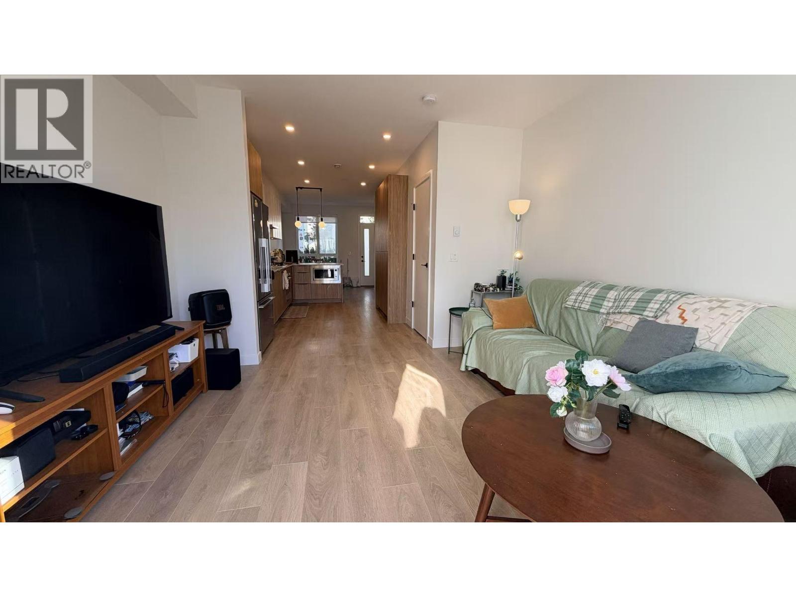 2xx 715 DUCKLOW STREET, Coquitlam - Image 1
