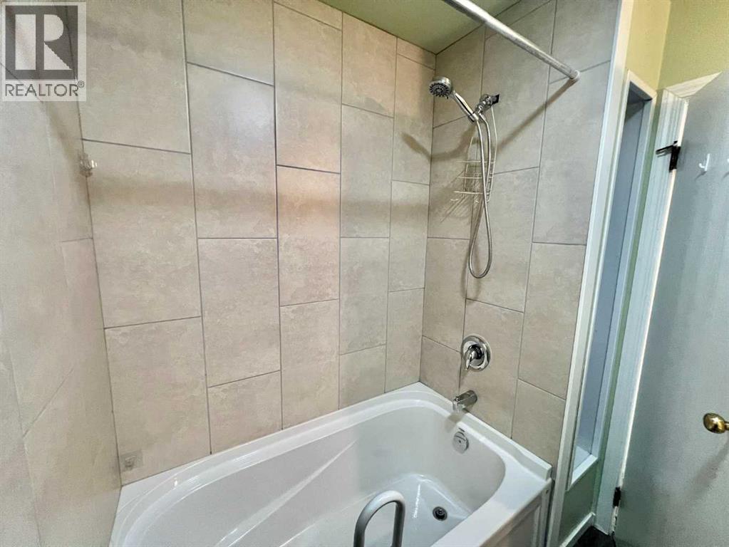 8111 94 Street, photo 10 of 14