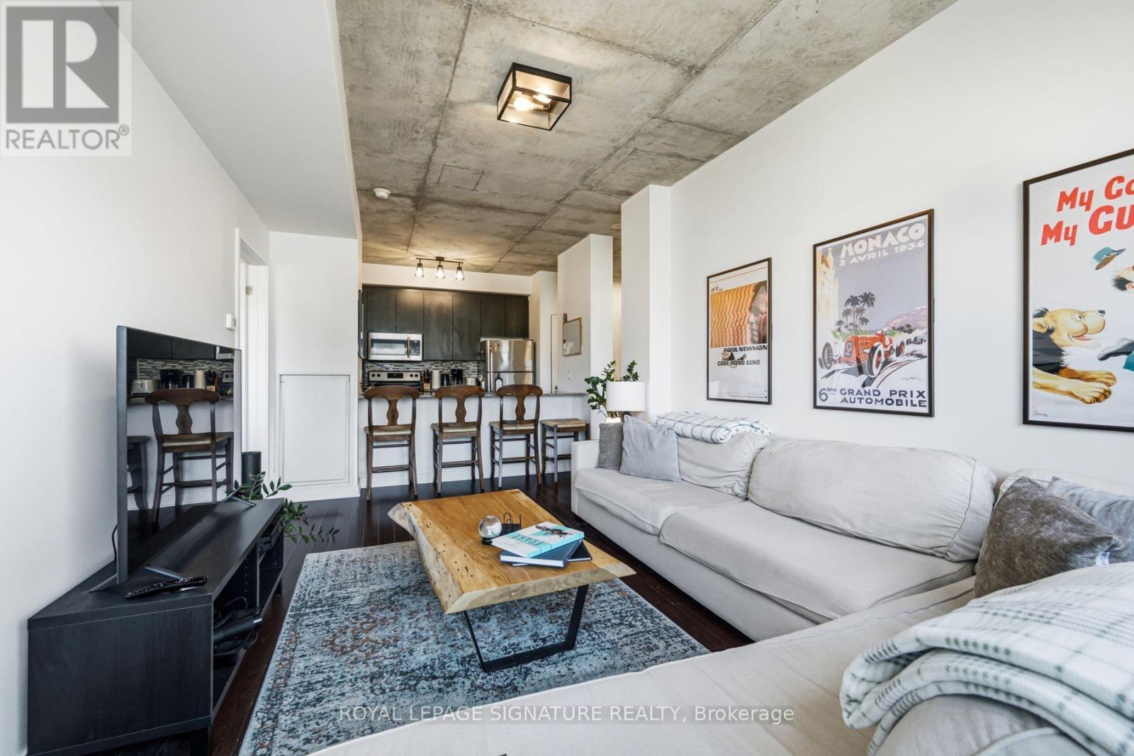 803- 400 Wellington Street West, Toronto, ON photo 2