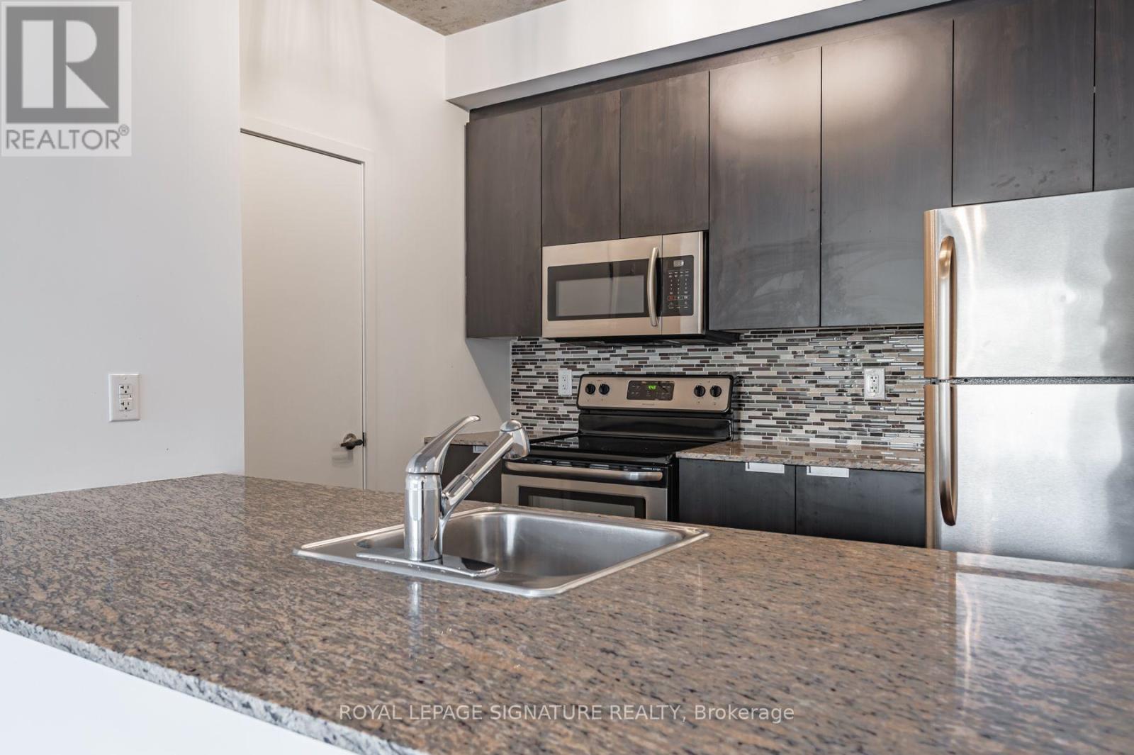 803- 400 Wellington Street West, Toronto, ON photo 8
