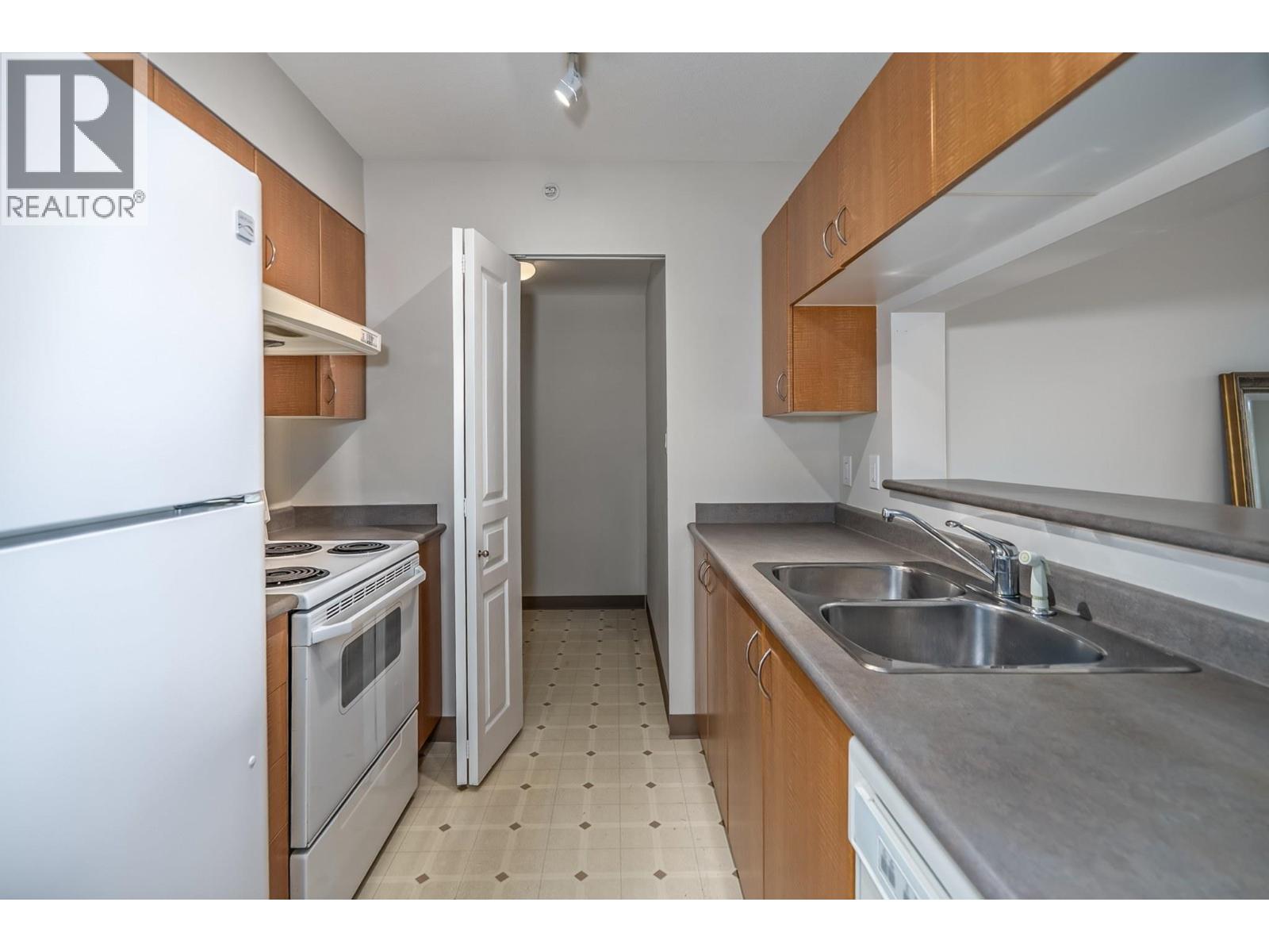 Photo of 406 5288 MELBOURNE STREET 12