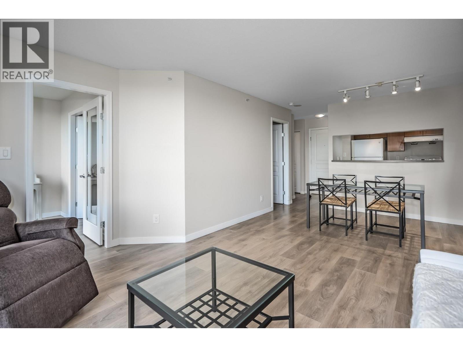 Photo of 406 5288 MELBOURNE STREET 9
