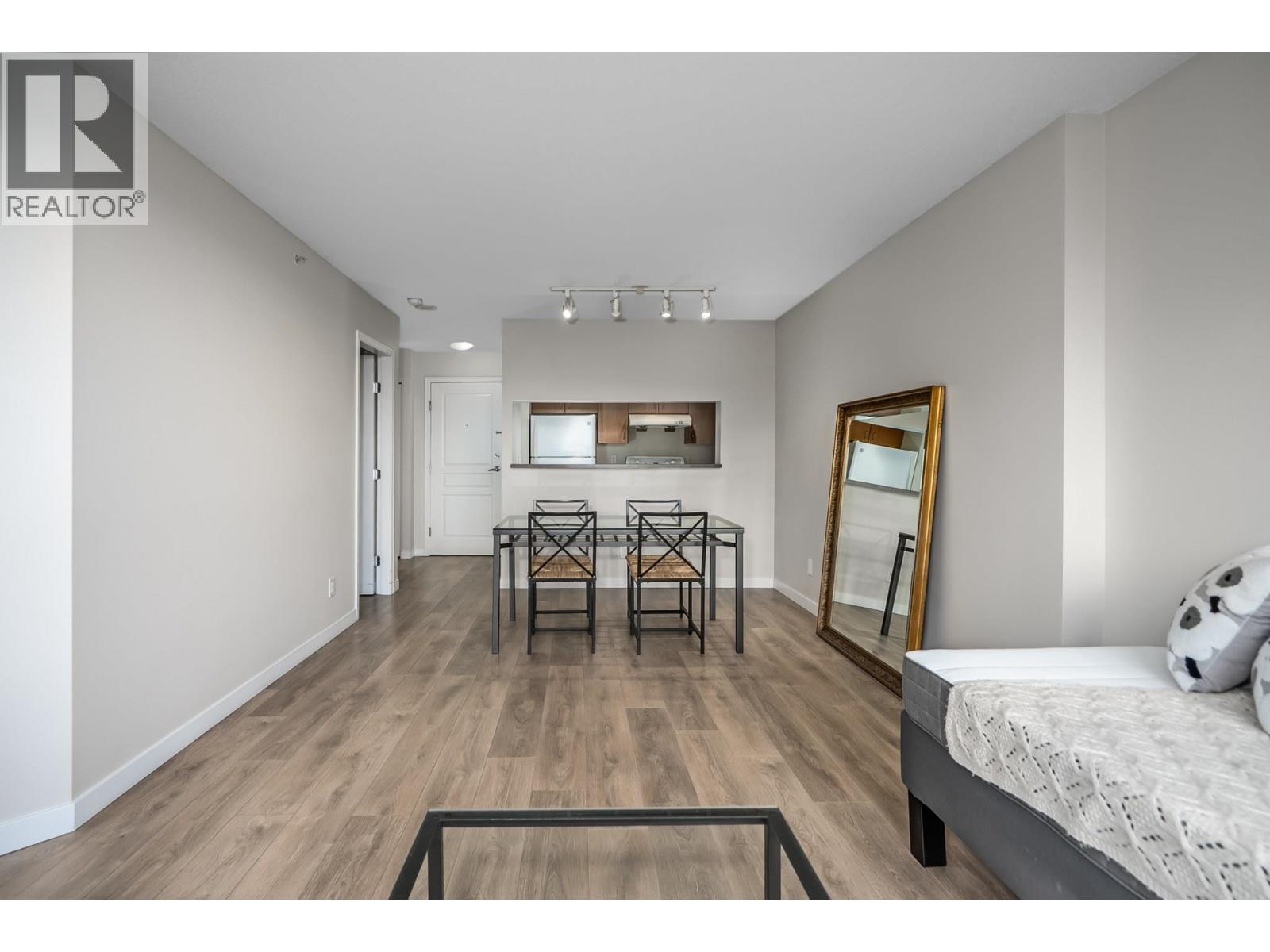 Photo of 406 5288 MELBOURNE STREET 8