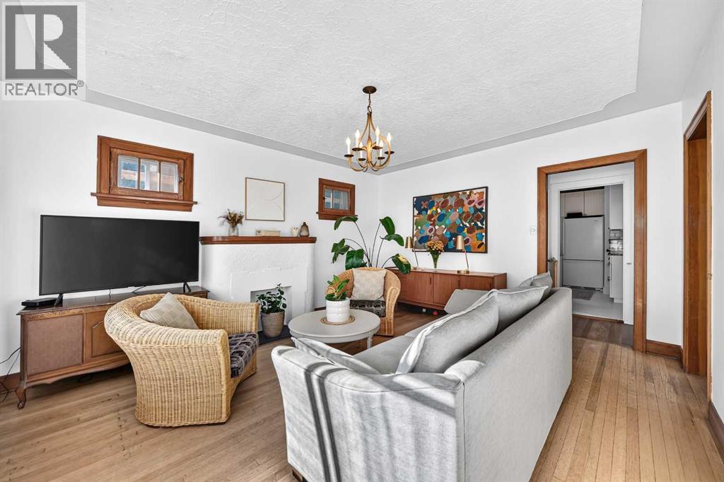532 18 Avenue NW - photo 3
