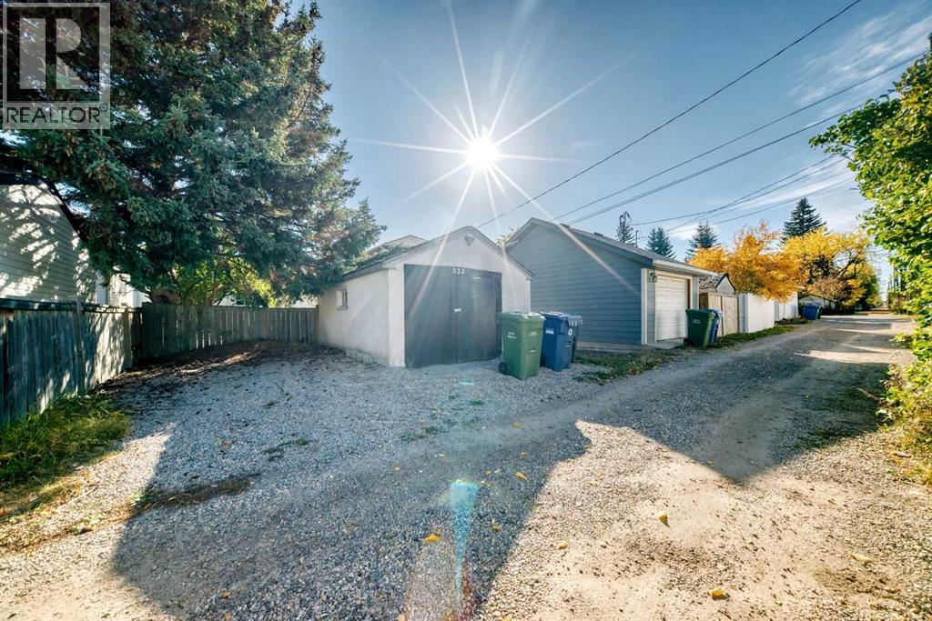 532 18 Avenue NW - photo 34