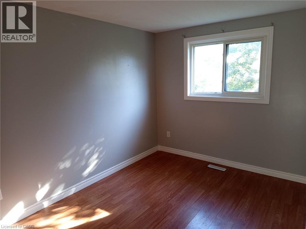 123 MOOREGATE Crescent, Kitchener — photo 8