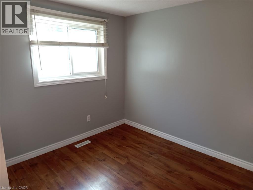 123 MOOREGATE Crescent, Kitchener — photo 9