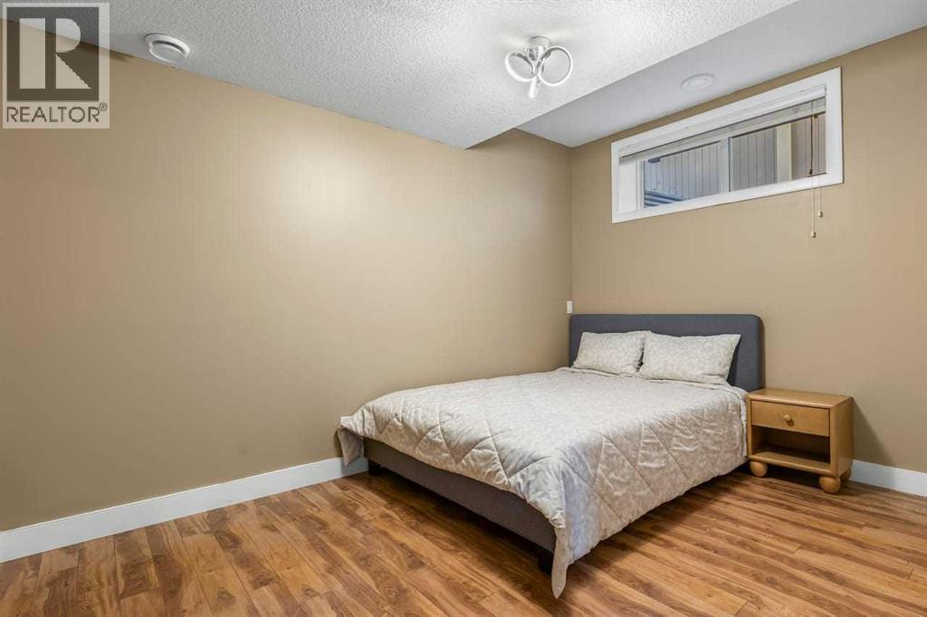 1182 Kingston Crescent SE photo 33