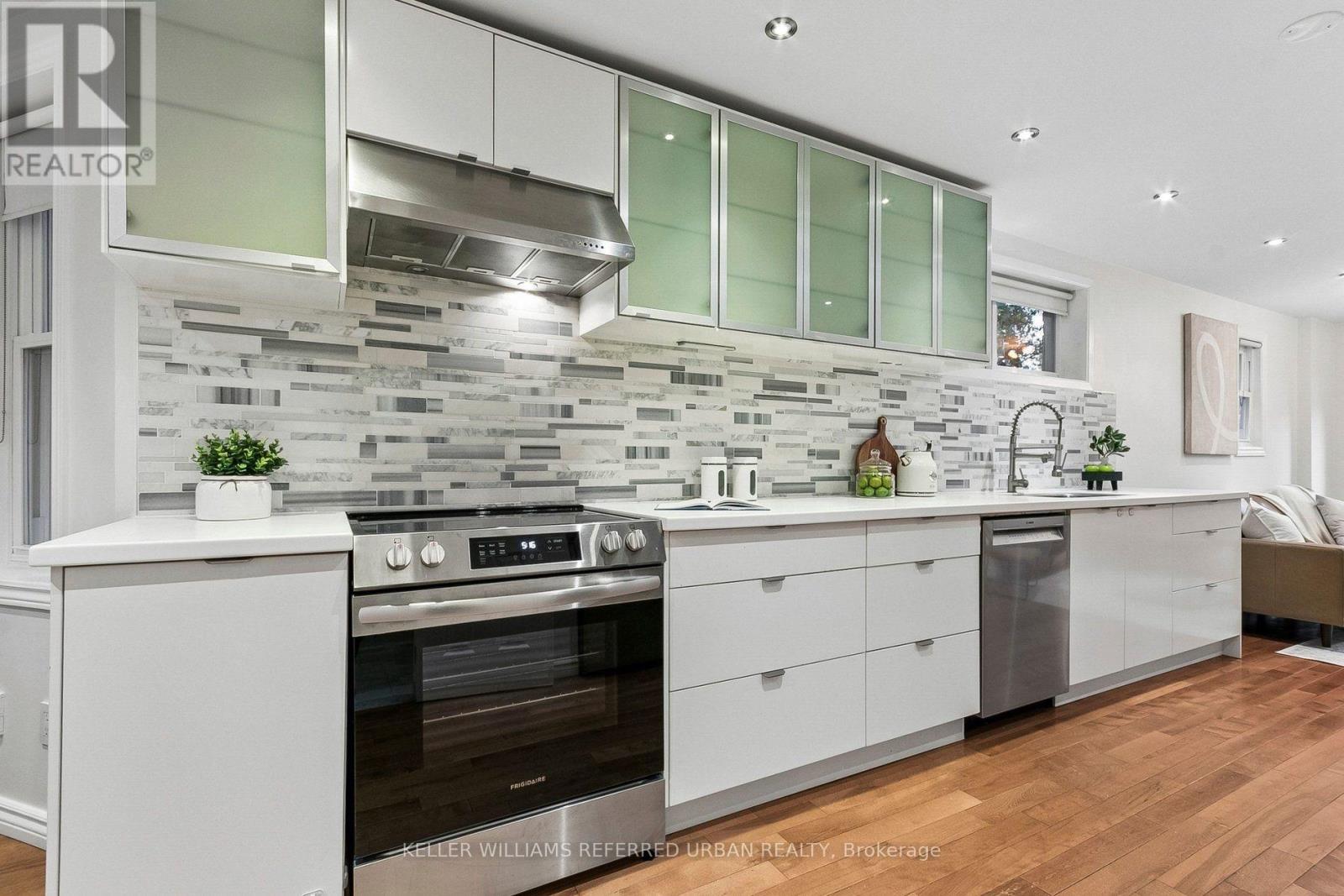 156 RHODES AVENUE - 5