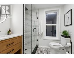 156 Rhodes Avenue, Toronto, ON M4L3A1 Photo 12