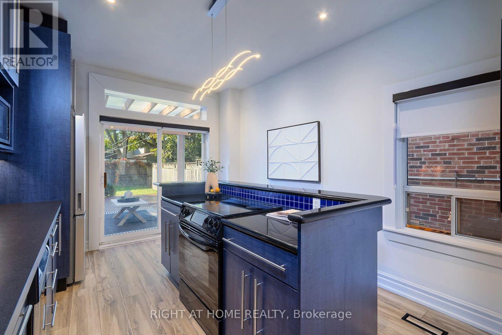 25 Pretoria Avenue, Toronto, ON photo 9