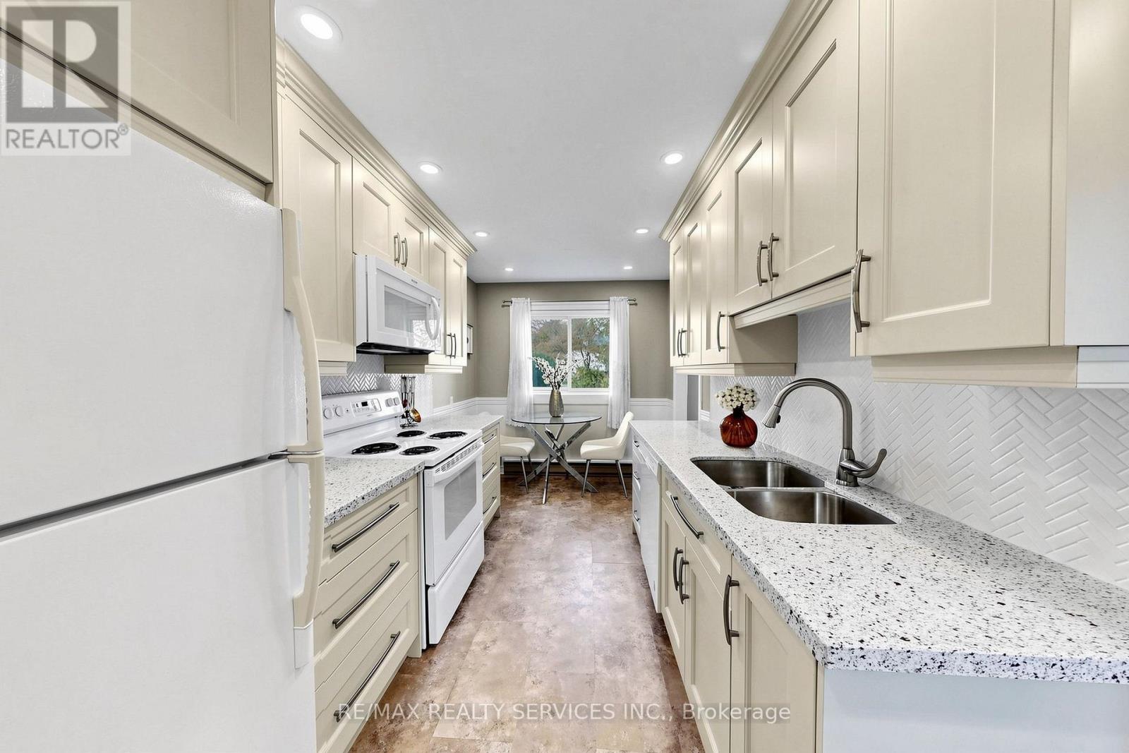 25 Jennifer Square, Brampton, ON photo 14