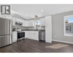15 Carolyn Crescent, photo 3