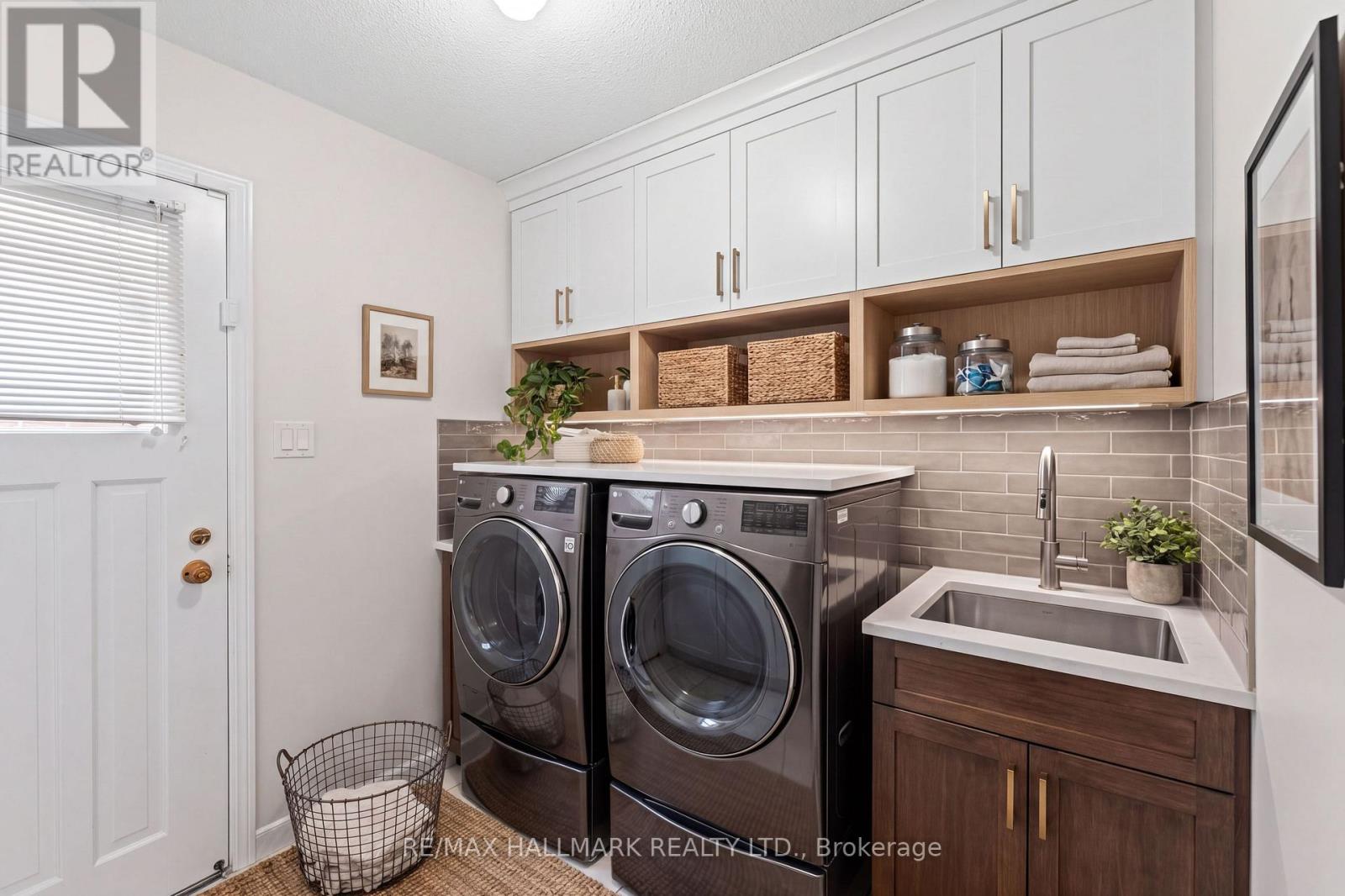 7 CHARNWOOD PLACE - 8