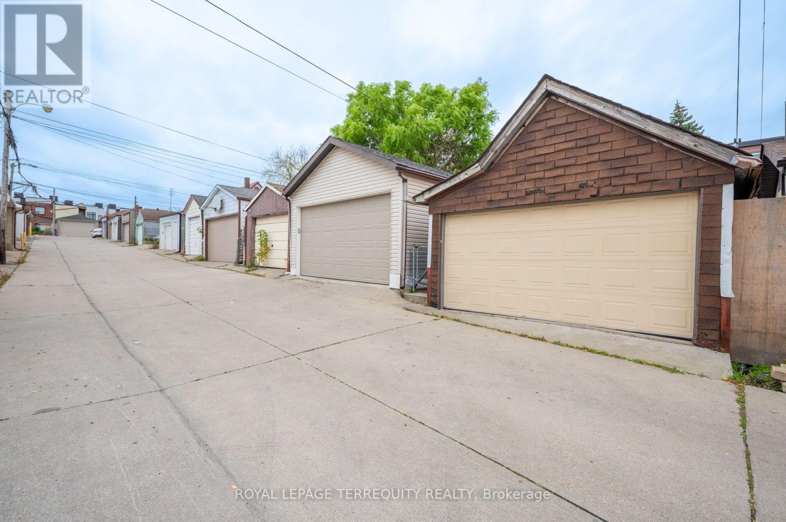 209 Caledonia Road, Toronto, ON photo 32