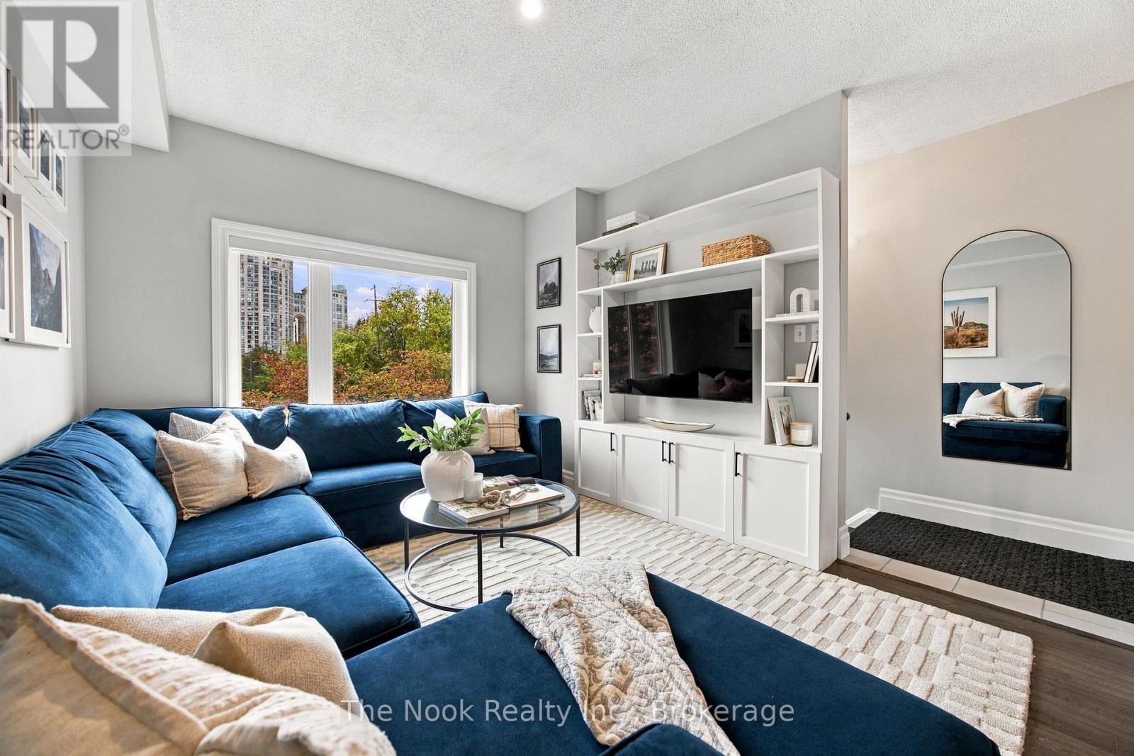 32 Harbourview Crescent, Toronto, ON photo 7