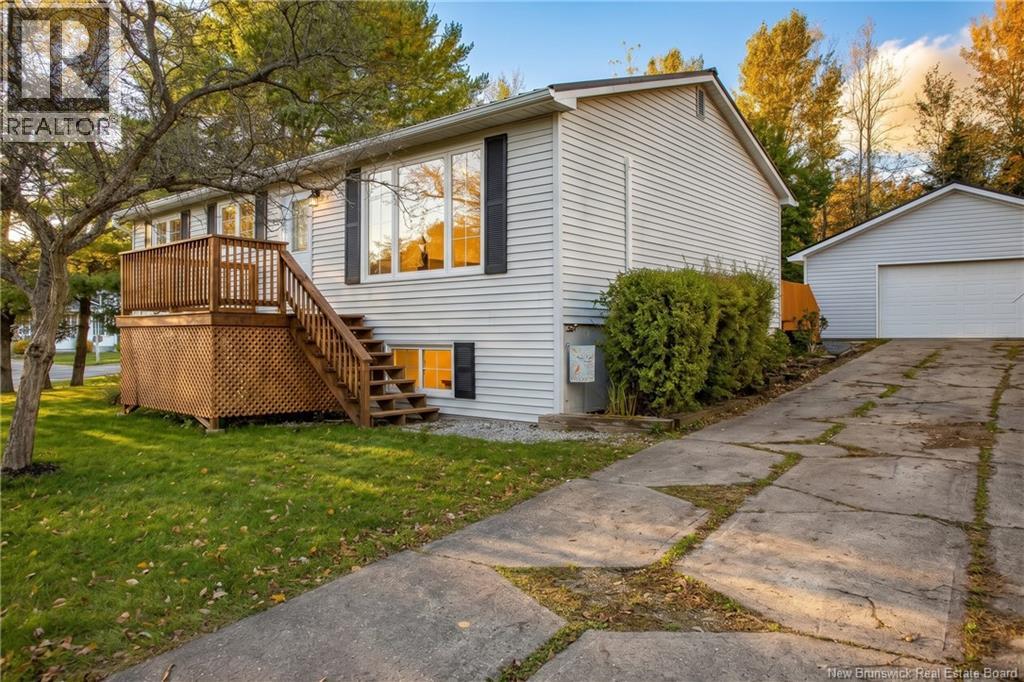 70 Roberts Lane photo 2