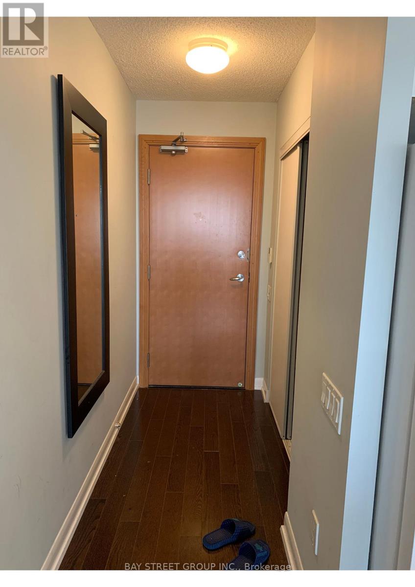 33 Sheppard Unit 2100 photo 2