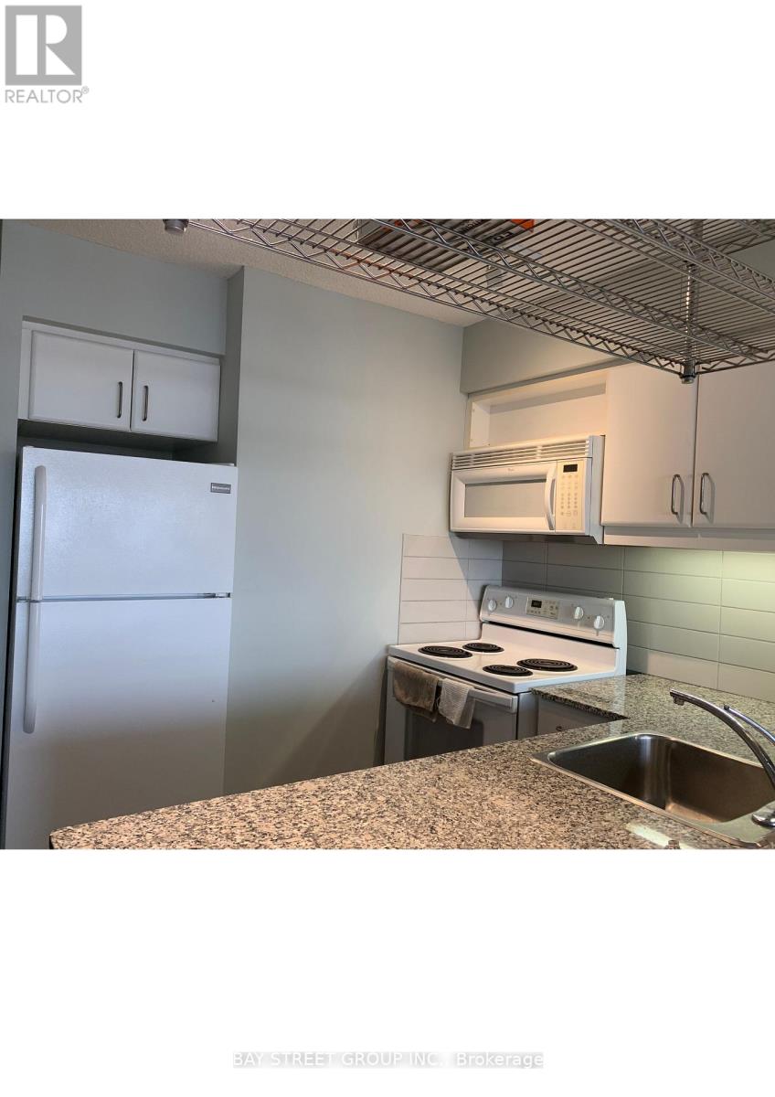 33 Sheppard Unit 2100 photo 3