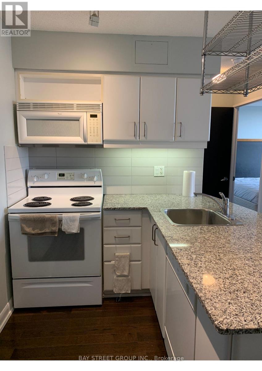 33 Sheppard Unit 2100 photo 4