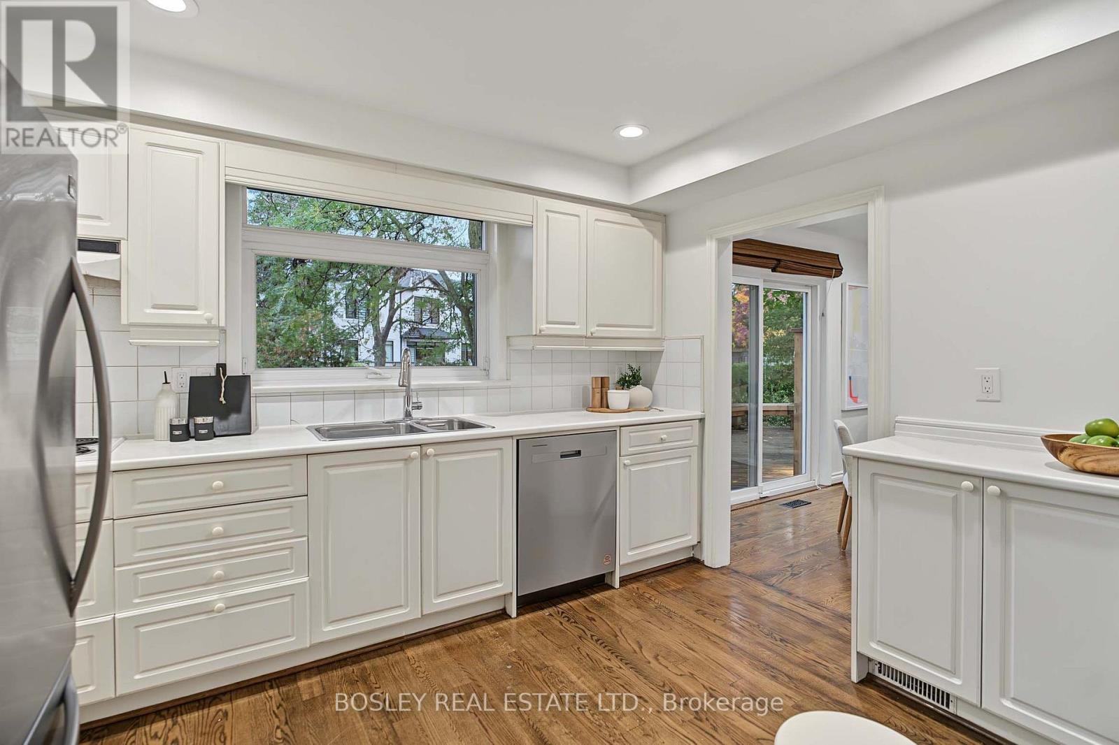 16 SHAUGHNESSY BOULEVARD - 21