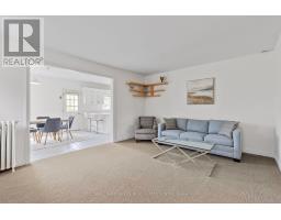 Living room - 148 Rusholme Road, Toronto, ON M6H2Y7 Photo 18